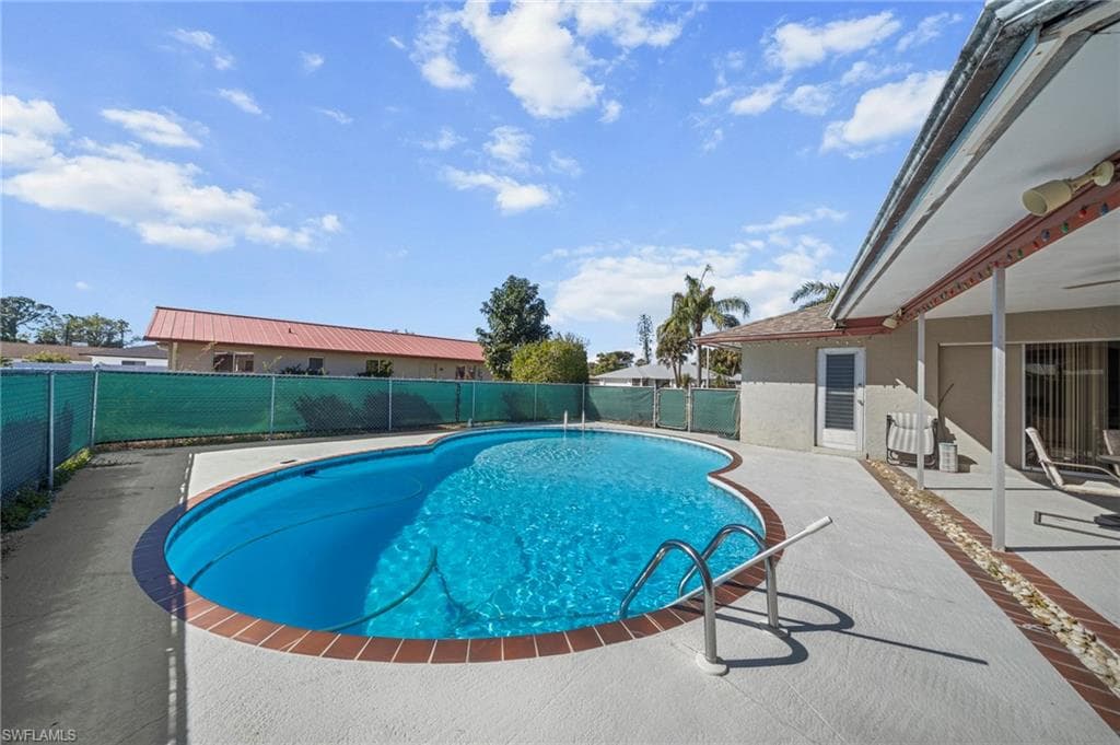 2172 Lochmoor CIR NORTH FORT MYERS, FL 33903