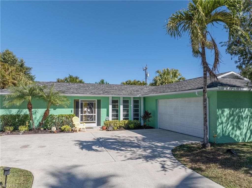 913 SE 26th TER CAPE CORAL, FL 33904