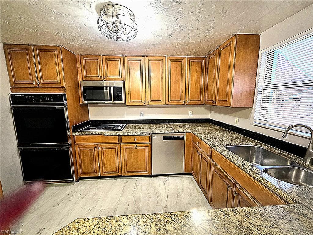 135 Powell Creek CIR NORTH FORT MYERS, FL 33917