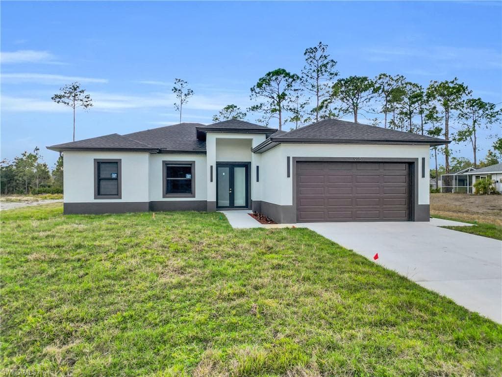 915 Cleveland AVE LEHIGH ACRES, FL 33972