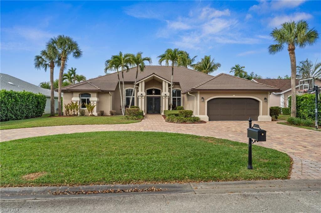 1905 Fairfax CIR NAPLES, FL 34109
