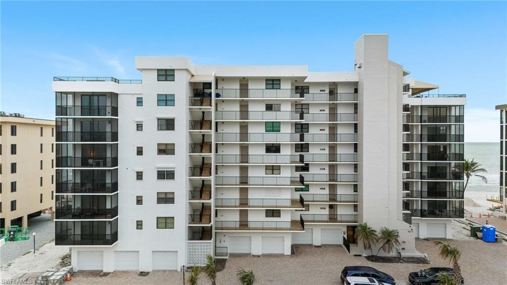 9375 Gulf Shore DR 401 NAPLES, FL 34108
