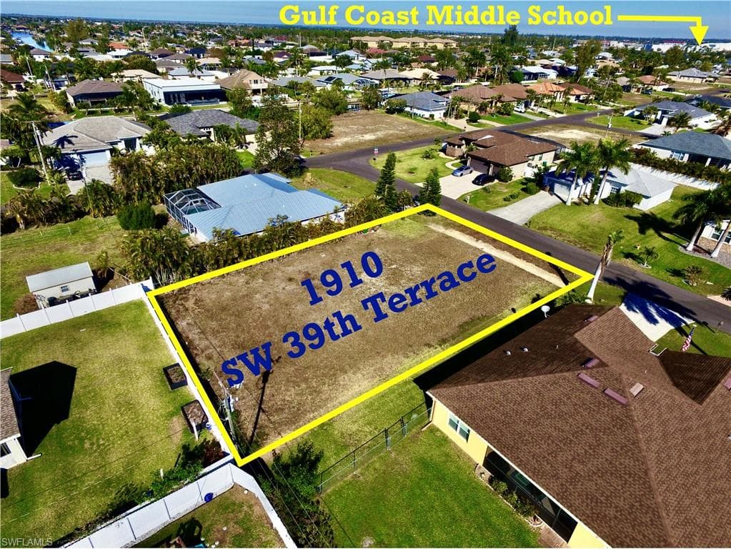 1910 SW 39th TER CAPE CORAL, FL 33914