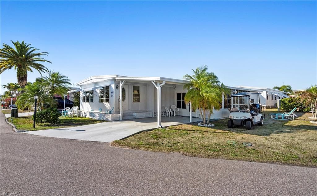 5523 Salem LN NORTH FORT MYERS, FL 33917