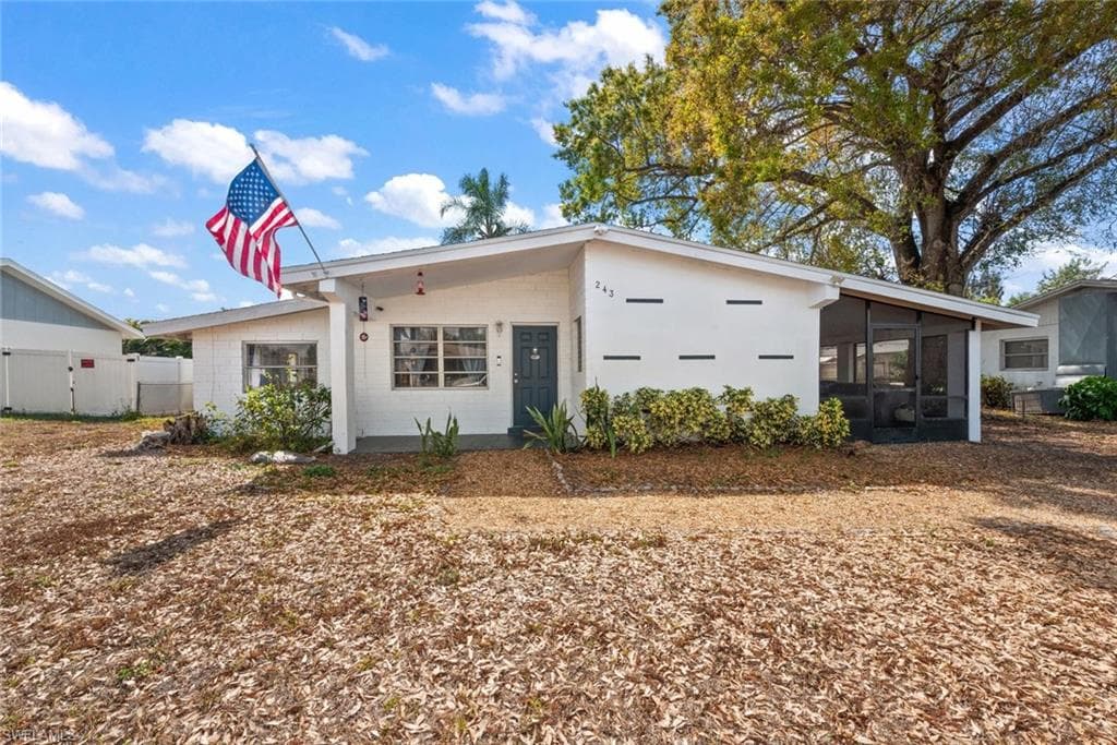 243 Lakeview DR NORTH FORT MYERS, FL 33917