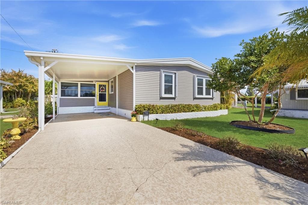 734 Knotty Pine CIR NORTH FORT MYERS, FL 33917