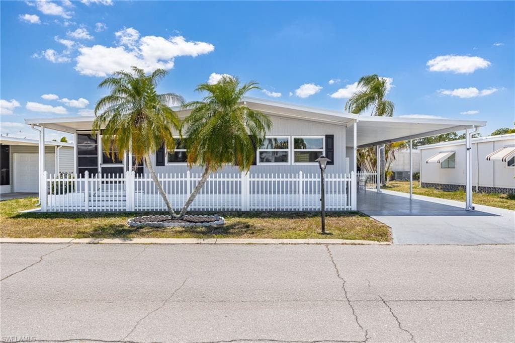 472 Nicklaus BLVD NORTH FORT MYERS, FL 33903