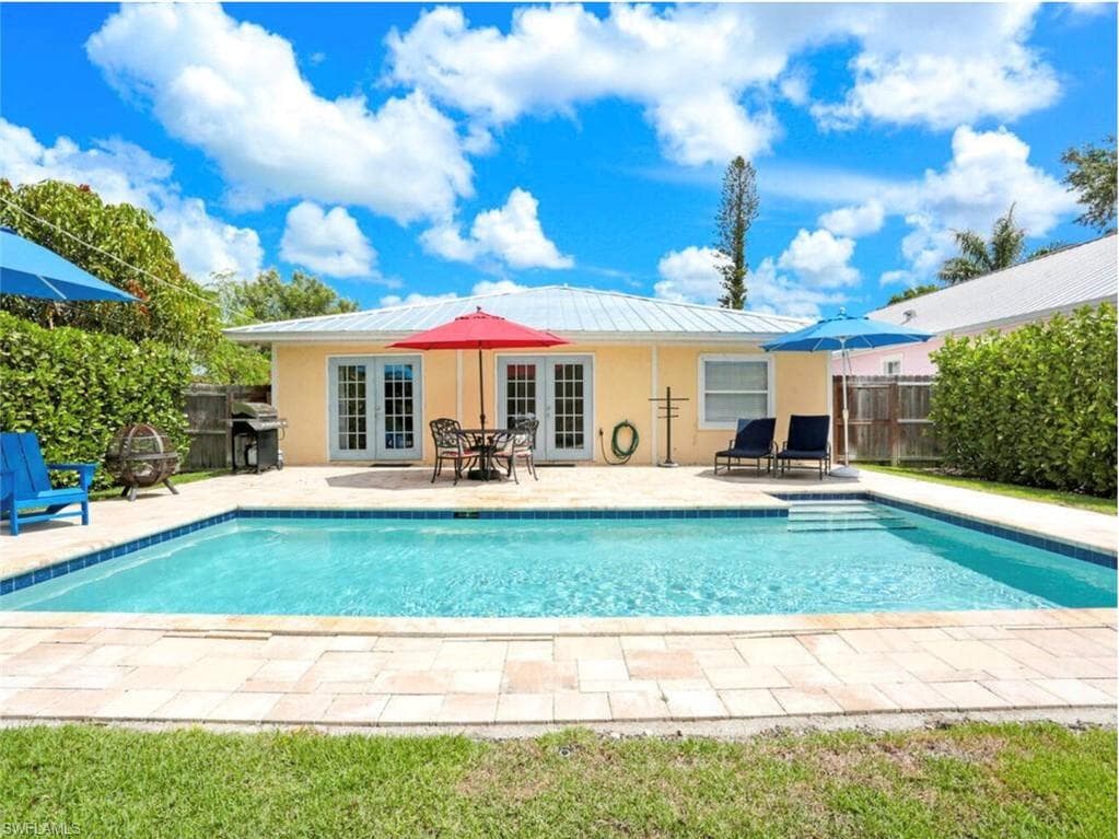 856 98th AVE N NAPLES, FL 34108