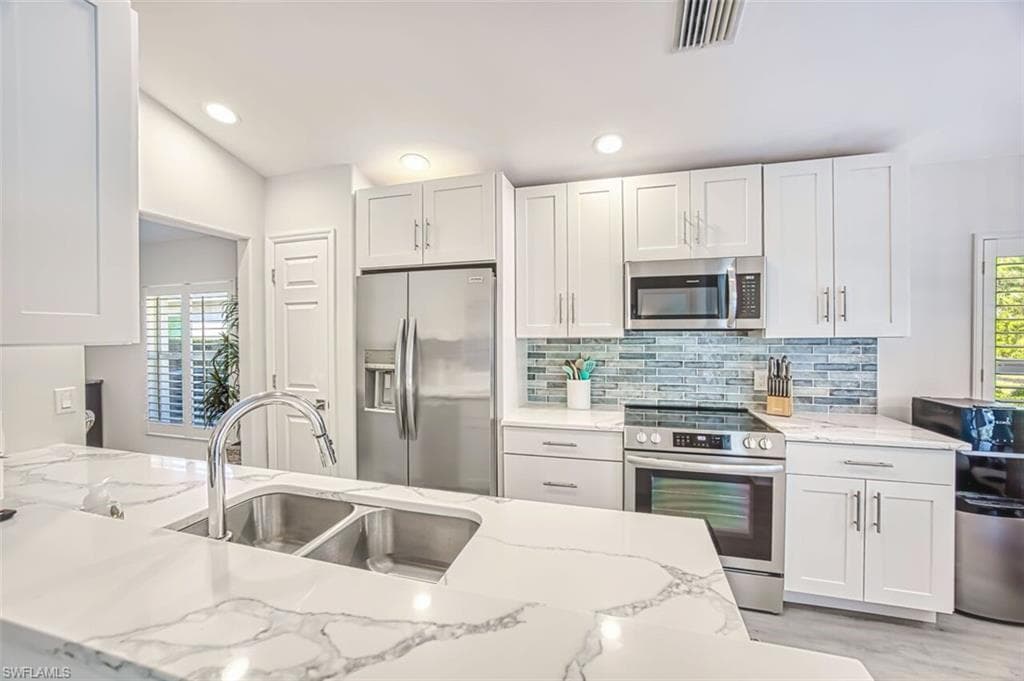 9940 Horse Creek RD FORT MYERS, FL 33913