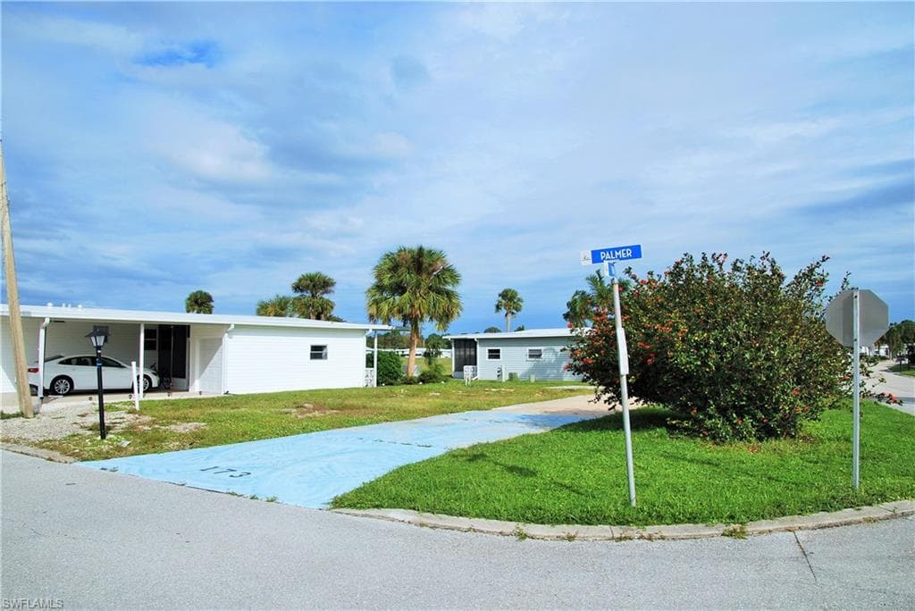 173 Yancey LN NORTH FORT MYERS, FL 33903