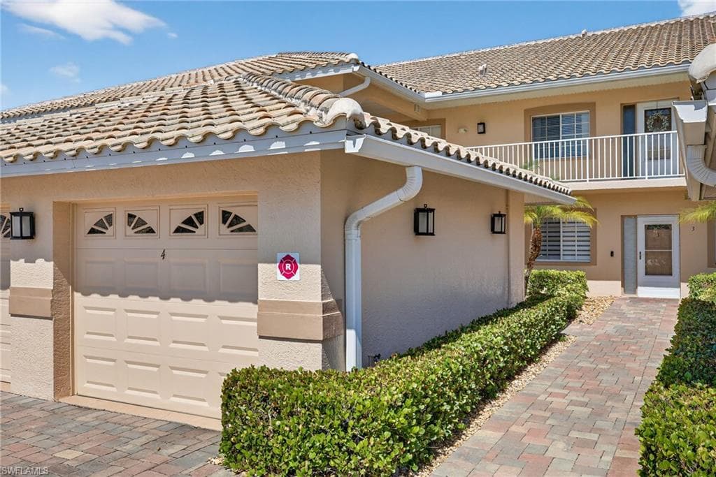 9009 Michael CIR 4 NAPLES, FL 34113