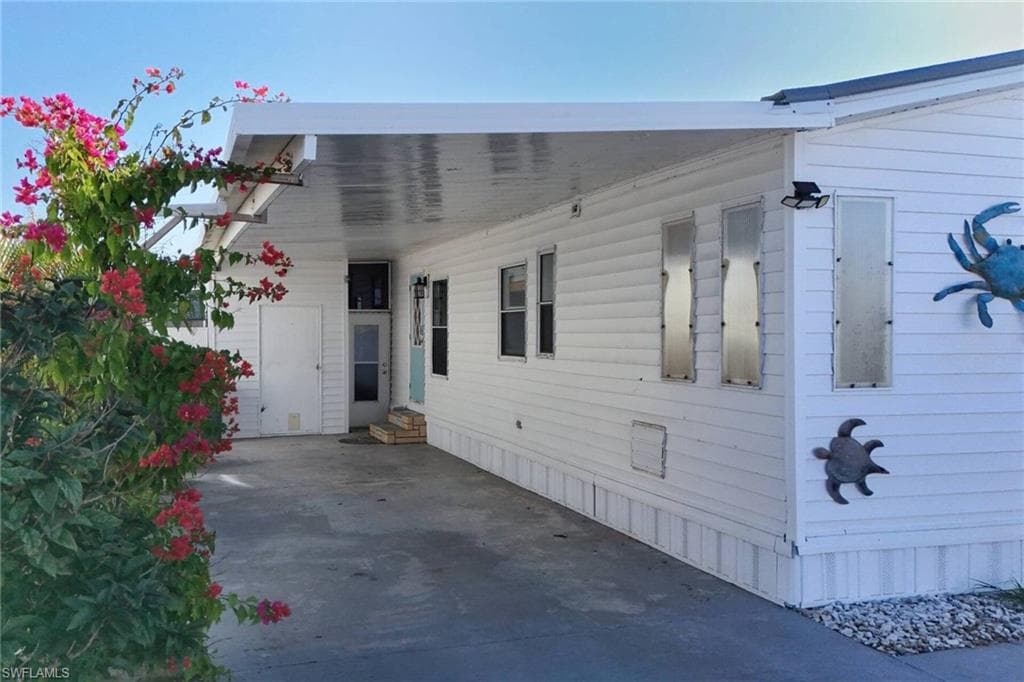 3070 Harpoon LN ST. JAMES CITY, FL 33956