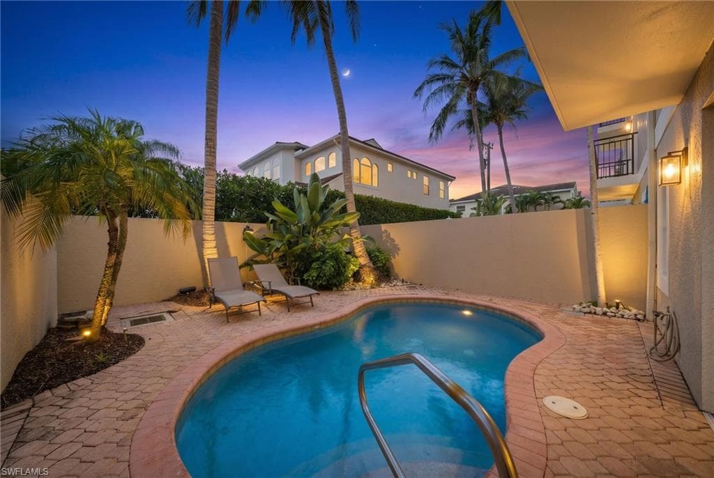 572 11th AVE S 2 NAPLES, FL 34102