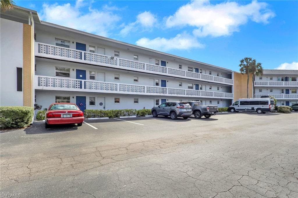 1407 Tropic TER NORTH FORT MYERS, FL 33903