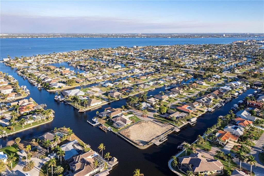 3303 SE 18th PL CAPE CORAL, FL 33904