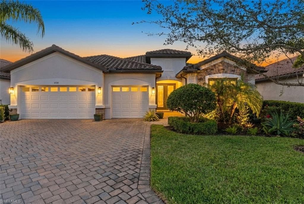 4720 Abaca CIR NAPLES, FL 34119