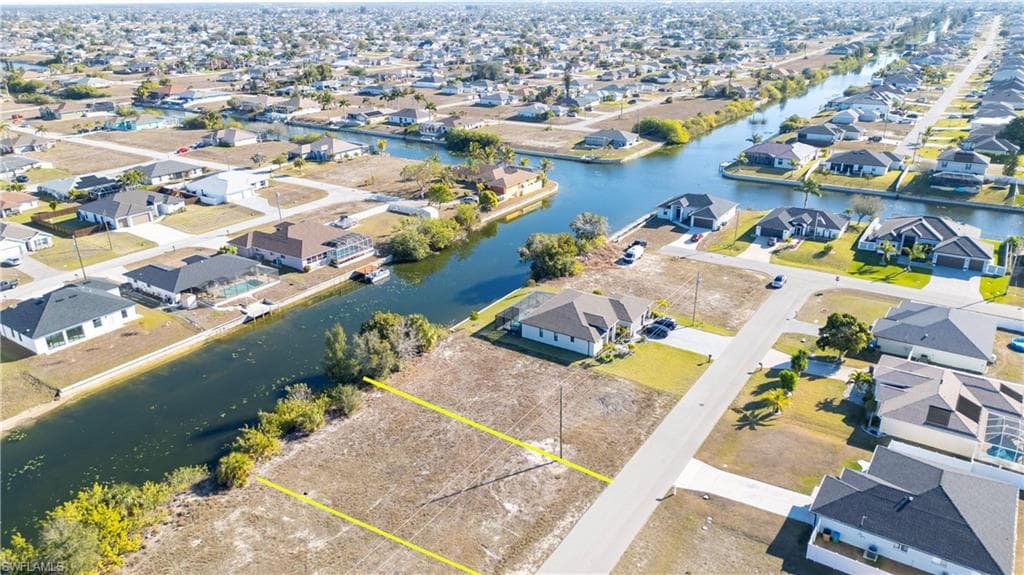 319 NW 8th TER CAPE CORAL, FL 33993