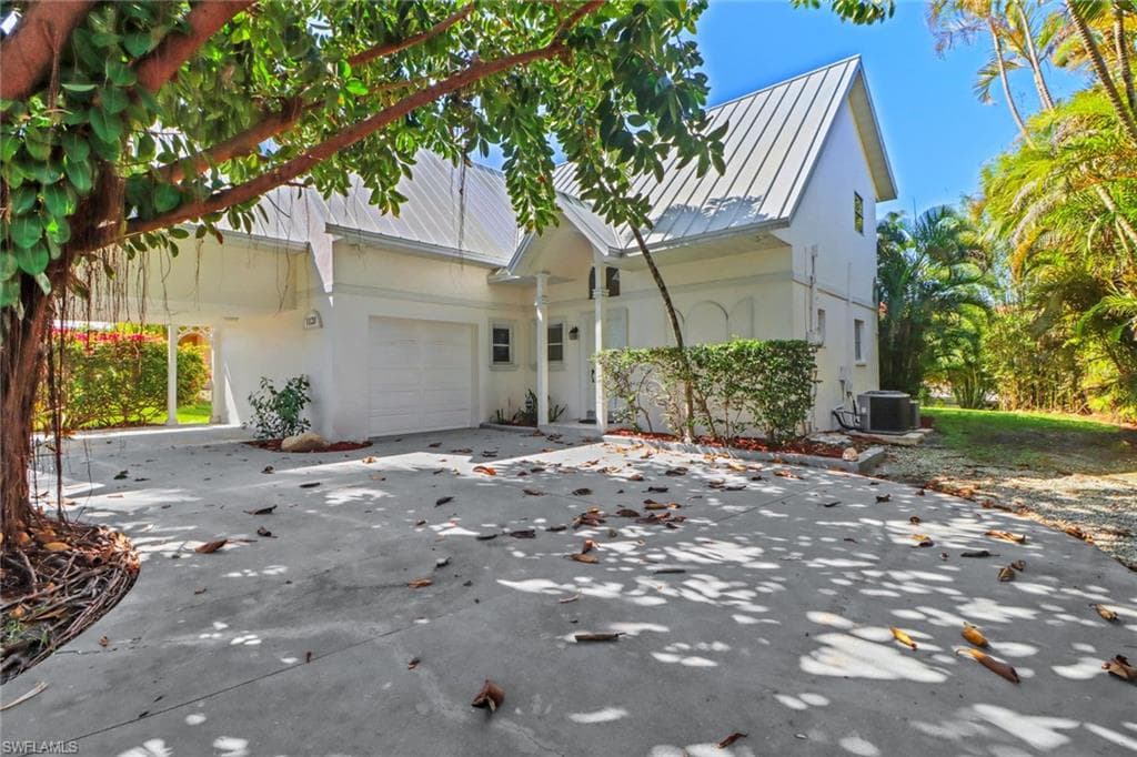1120 Sandpiper ST NAPLES, FL 34102