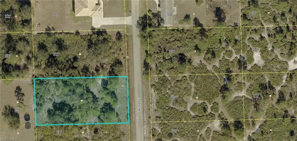 805 Lincoln AVE LEHIGH ACRES, FL 33972