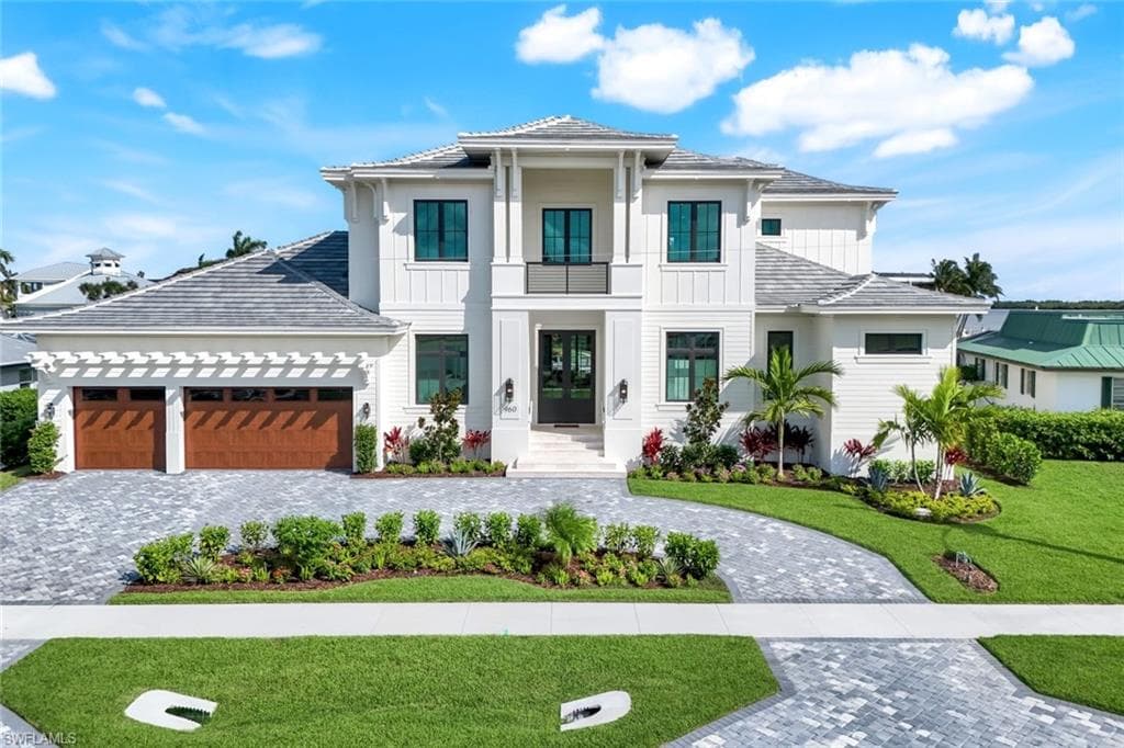 960 Iris CT MARCO ISLAND, FL 34145