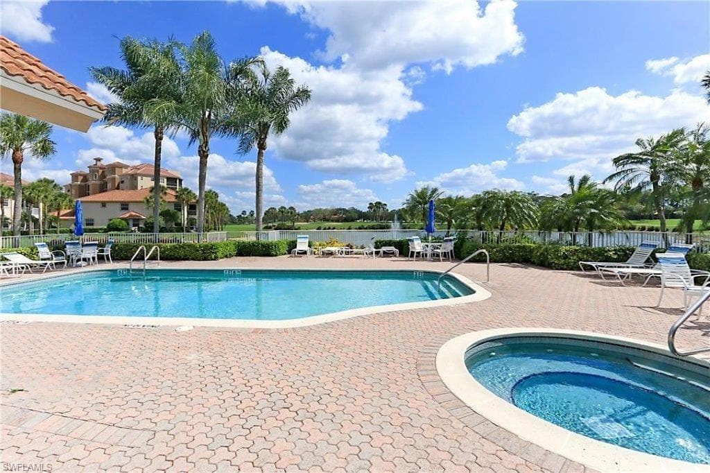 515 Laguna Royale BLVD 102 NAPLES, FL 34119