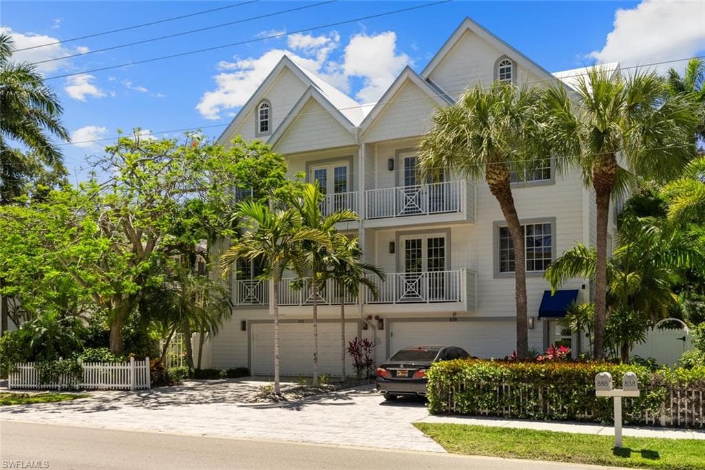 888 10th ST S 101 NAPLES, FL 34102