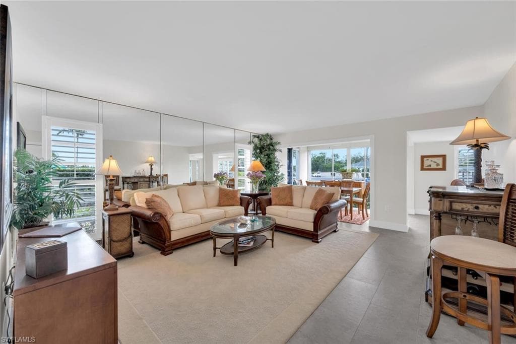 53 High Point CIR W 109 NAPLES, FL 34103