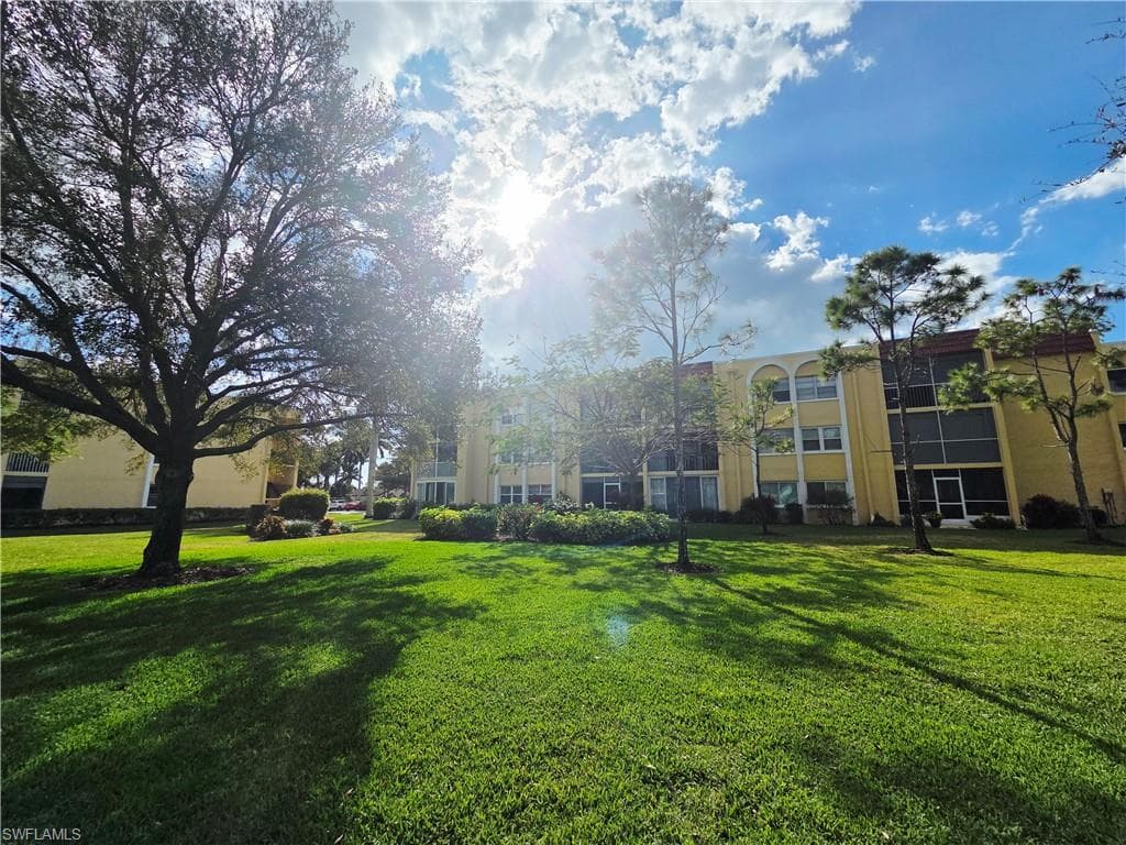 1086 Forest Lakes DR 9207 NAPLES, FL 34105