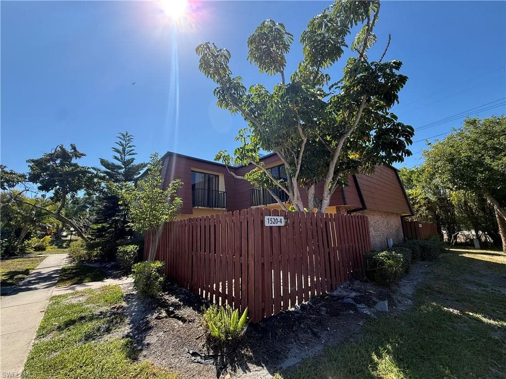 1520 Park Meadows DR 4 FORT MYERS, FL 33907