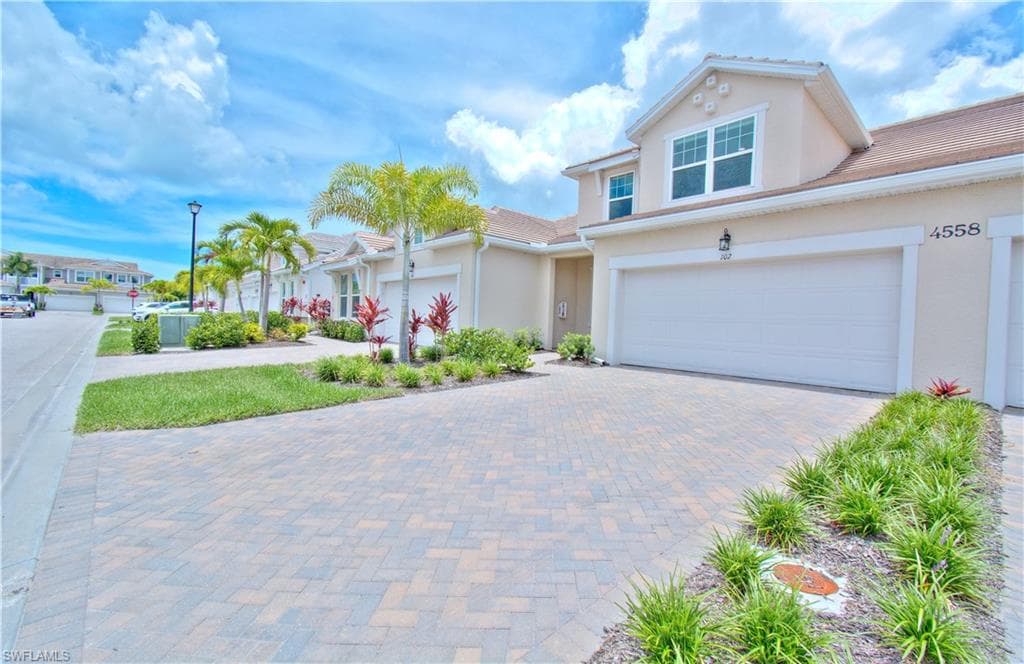4558 Arboretum CIR 102 NAPLES, FL 34112