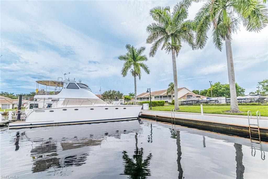 525 Newport DR NAPLES, FL 34114