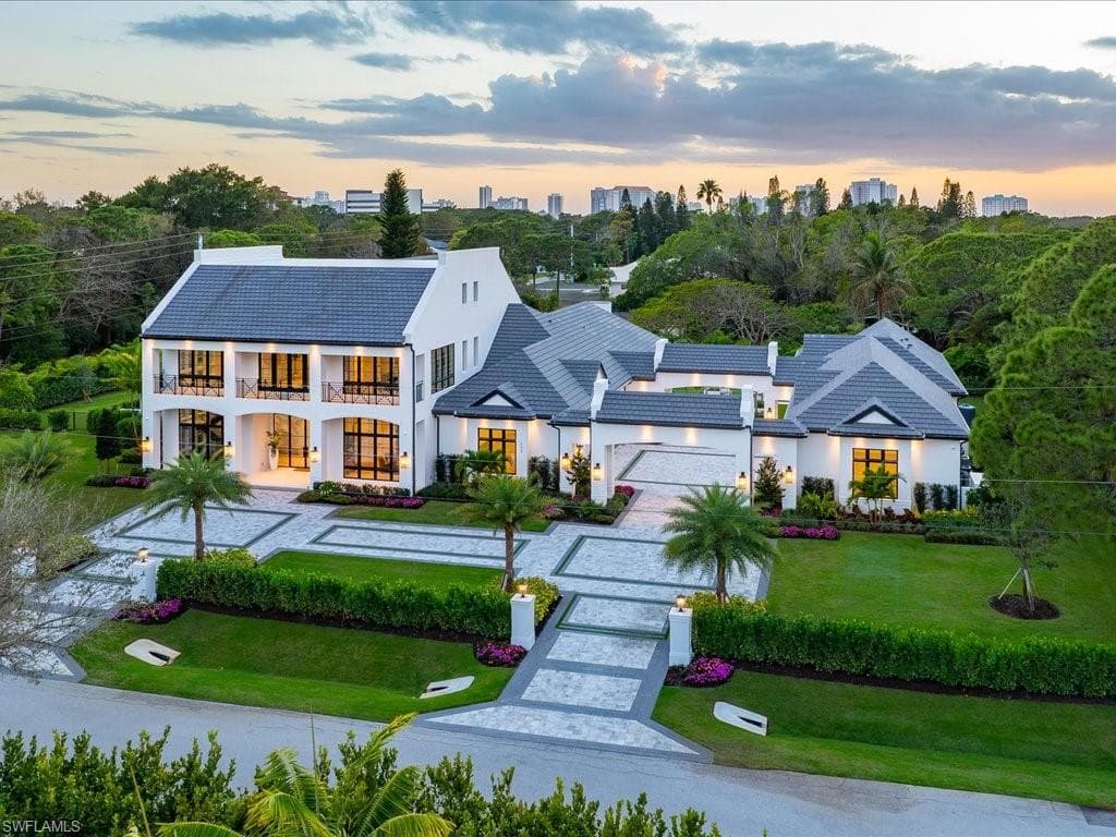 117 West ST NAPLES, FL 34108