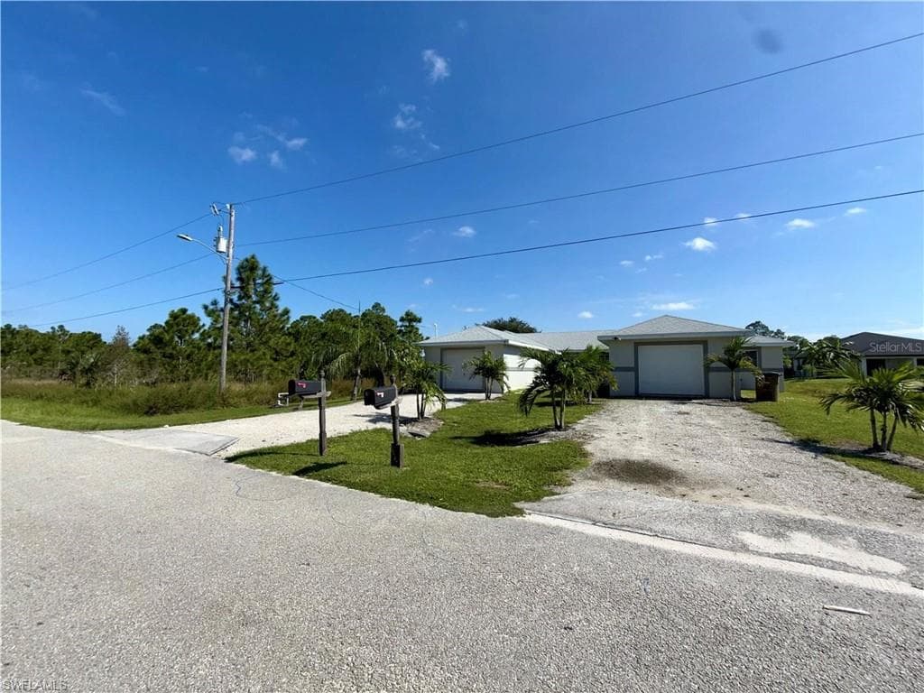 779 Bedford DR LEHIGH ACRES, FL 33974
