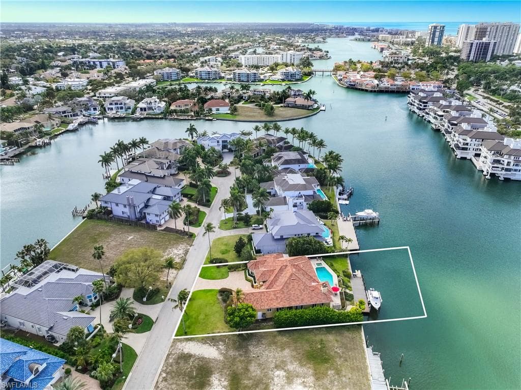 313 Neapolitan WAY NAPLES, FL 34103
