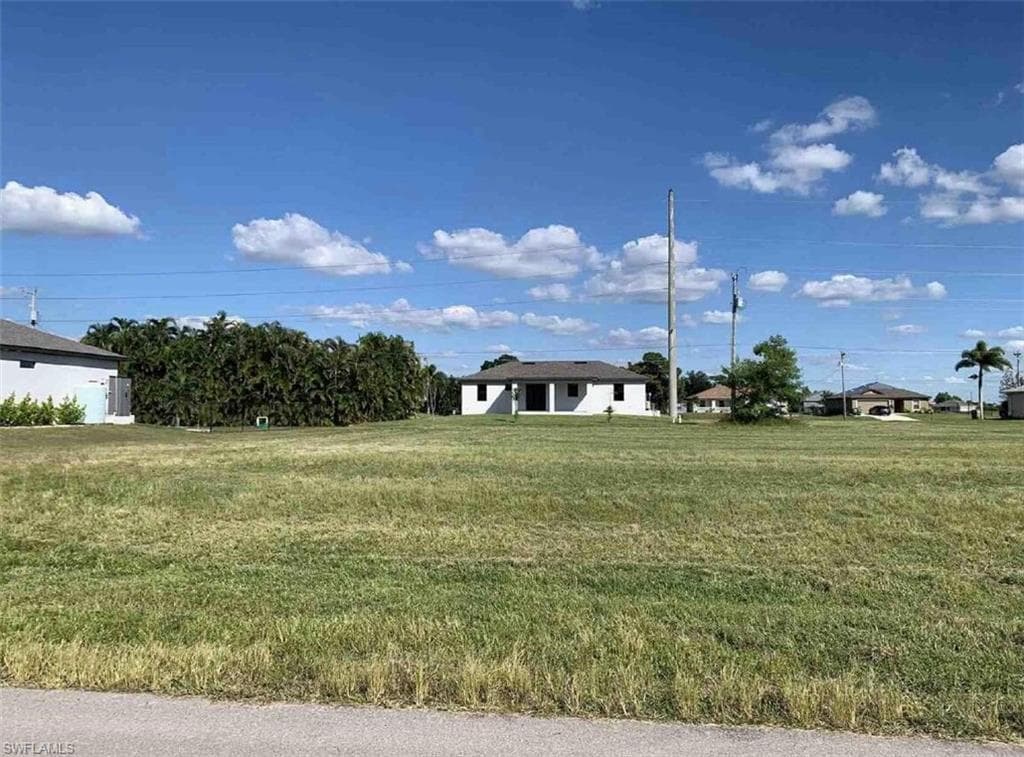 1709 24th PL CAPE CORAL, FL 33993