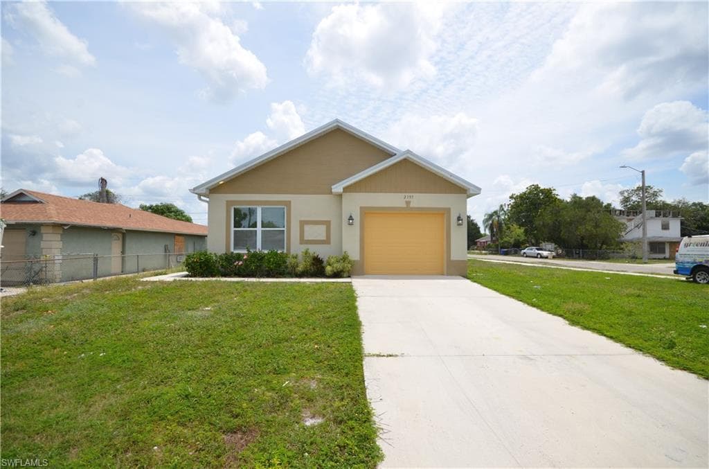 2197 Davis CT FORT MYERS, FL 33916