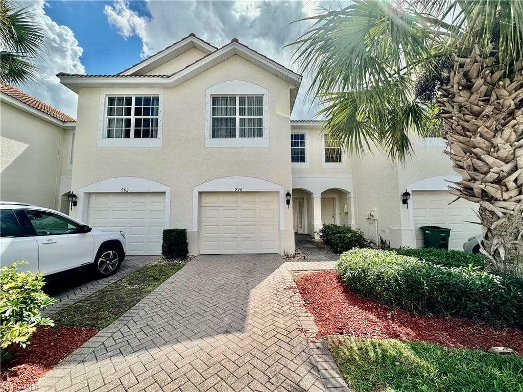 996 Hampton CIR 71 NAPLES, FL 34105