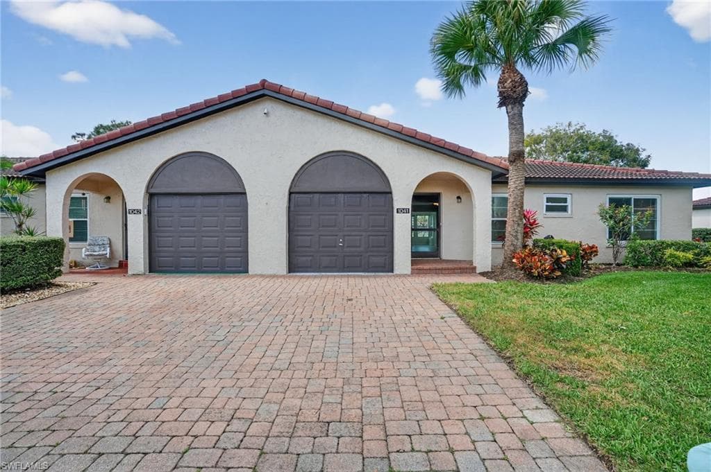 1041 Forest Lakes DR 7D NAPLES, FL 34105