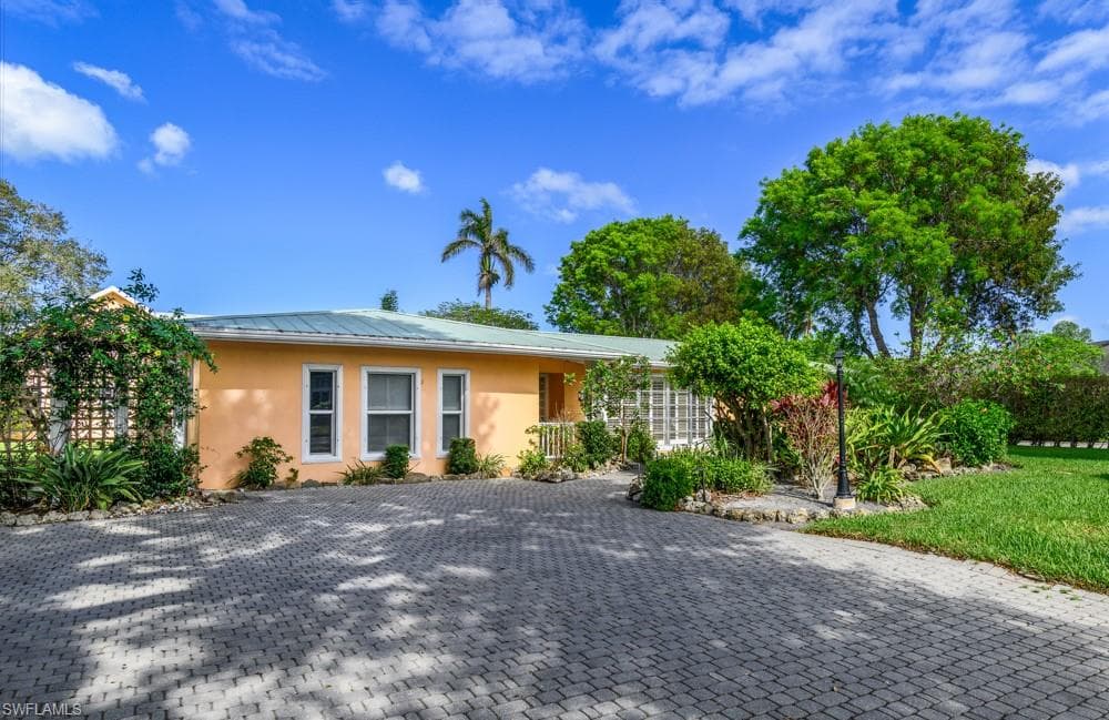 737 Mooring Line DR NAPLES, FL 34102