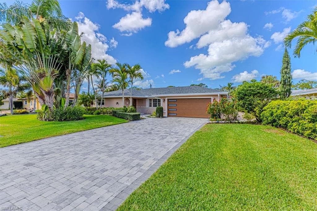 219 Cypress WAY W NAPLES, FL 34110