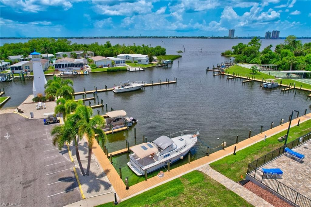5554 Sir Walter WAY NORTH FORT MYERS, FL 33917