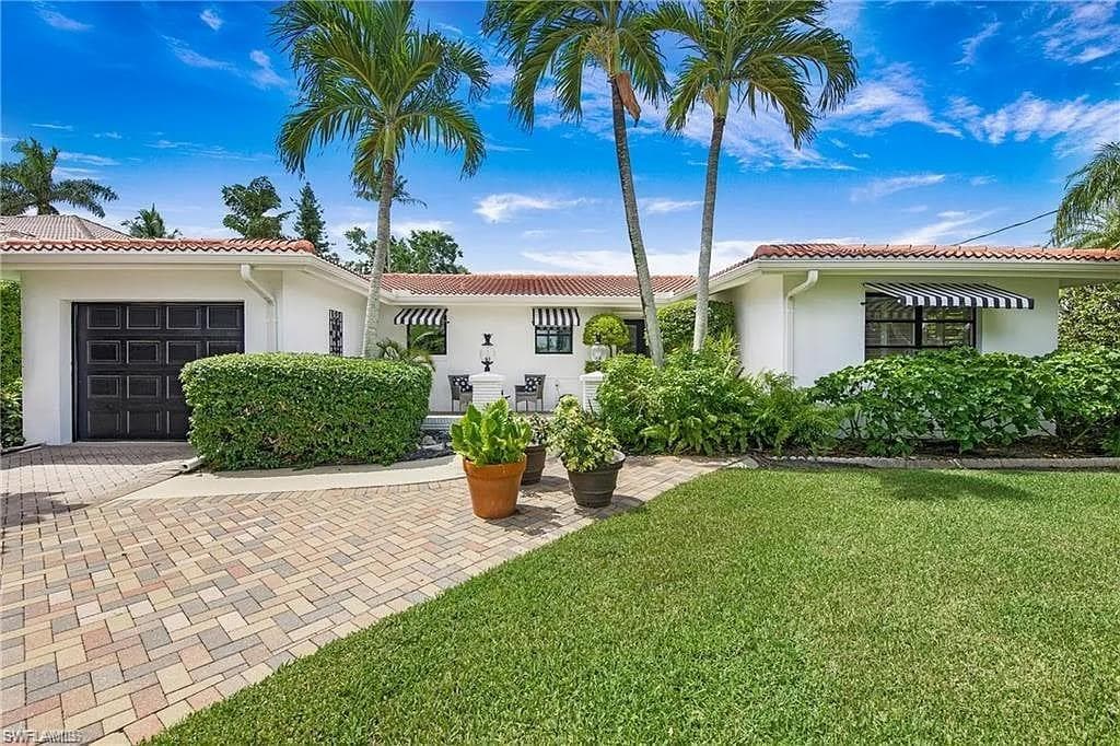 1600 Curlew AVE NAPLES, FL 34102