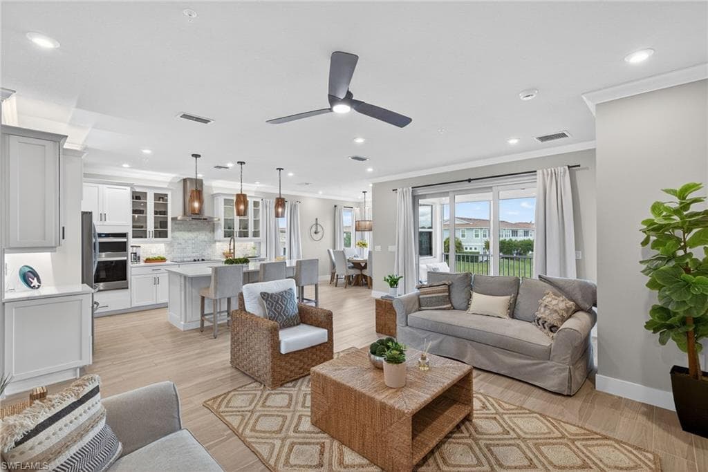 4683 ARBORETUM CIR 201 NAPLES, FL 34112