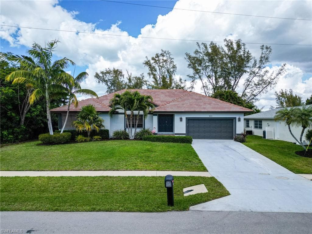 621 Diplomat CT MARCO ISLAND, FL 34145