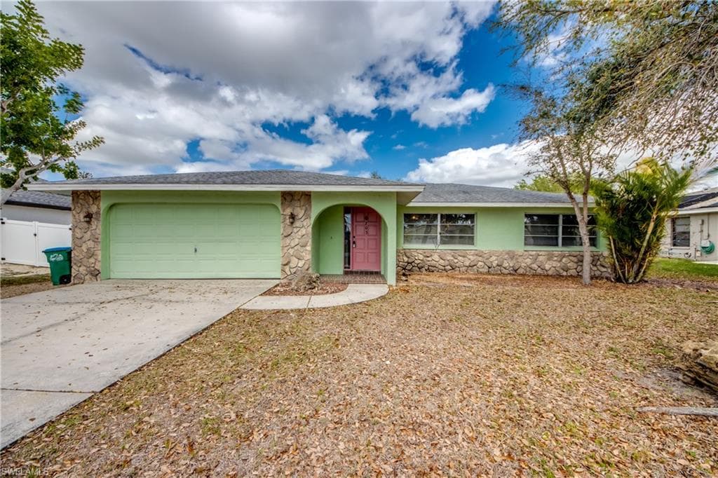 703 SE 33rd ST CAPE CORAL, FL 33904