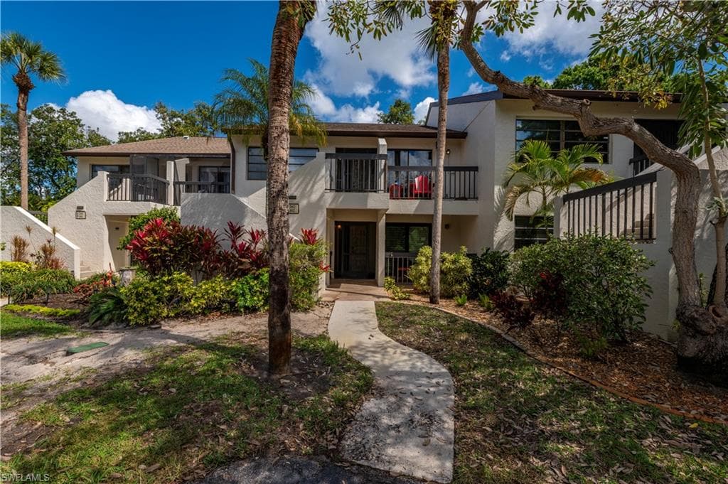 1822 Kings Lake BLVD 102 NAPLES, FL 34112
