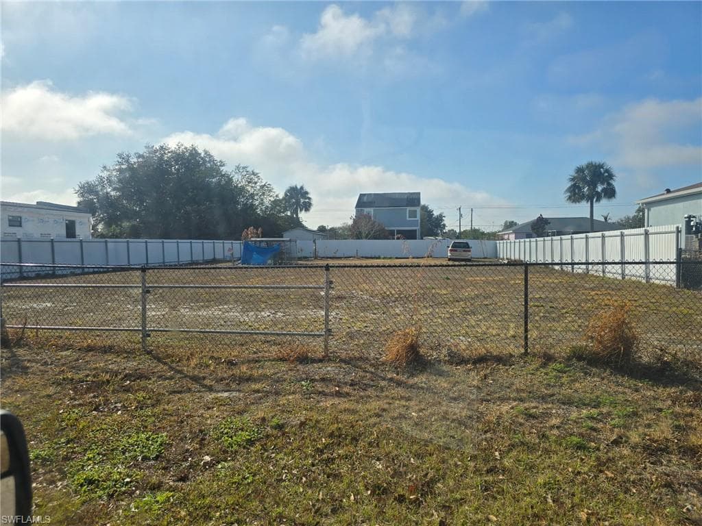 3009 39th ST SW LEHIGH ACRES, FL 33976