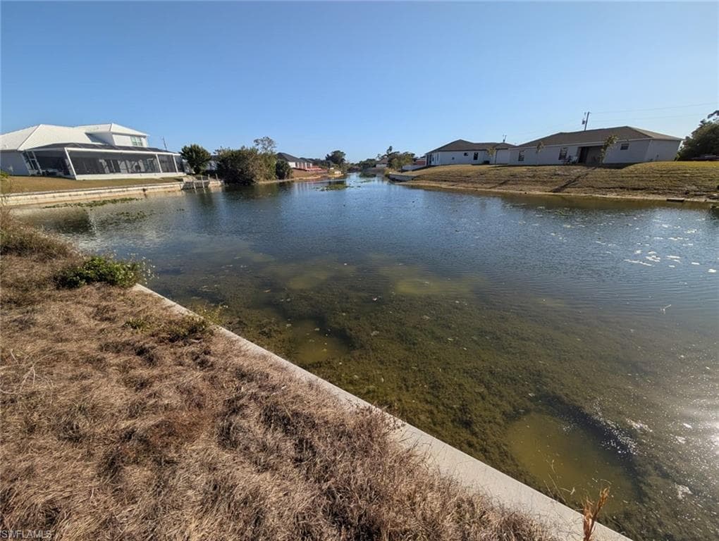 542 NE 5th CT CAPE CORAL, FL 33909