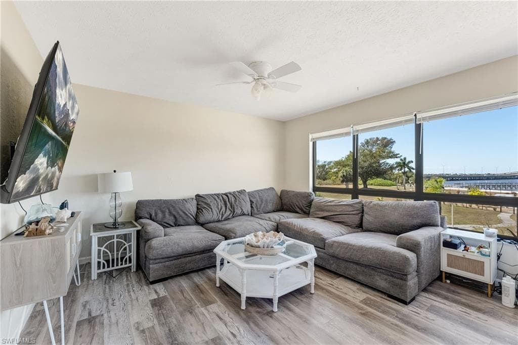 12498 Riverside DR 205 FORT MYERS, FL 33919