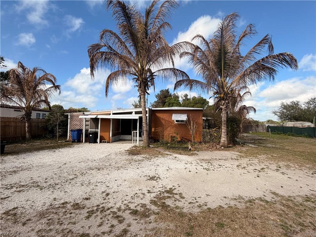 8086 Marx DR NORTH FORT MYERS, FL 33917